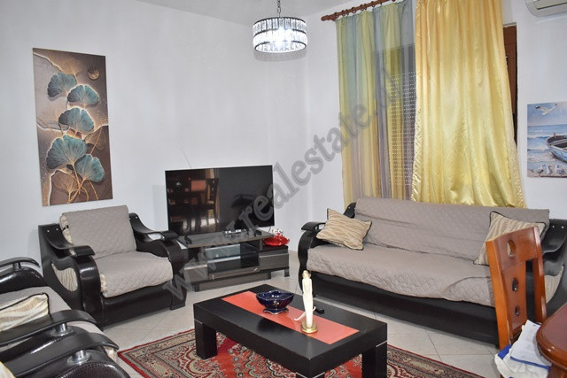 Apartament 2+1 me qira prane zones se Selvise ne Tirane.
Ofrohet me qira nj&euml; apartament 2+1, i